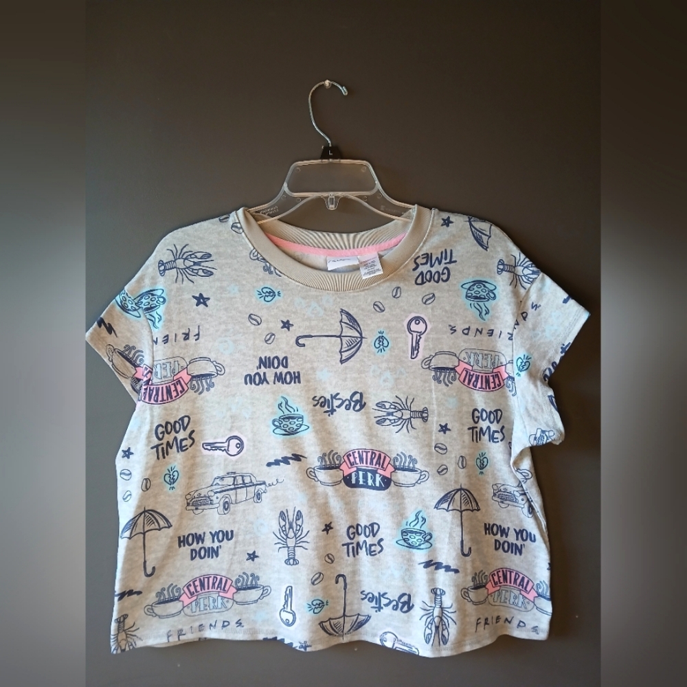 F.R.I.E.N.D.S WOMENS SIZE LARGE MULTICOLORED TEE-SHIRT
